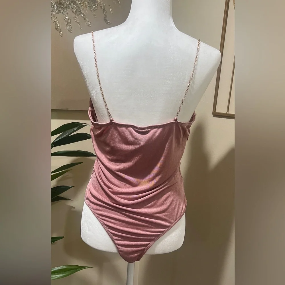 Rue 21 Ruched Pink Bodysuit with chain straps size XL - Picture 3 of 4